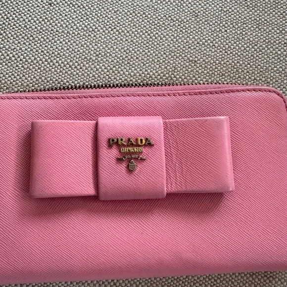 PRADA Zip around Peony Pink Saffiano Bow Wallet. - Picture 4 of 14